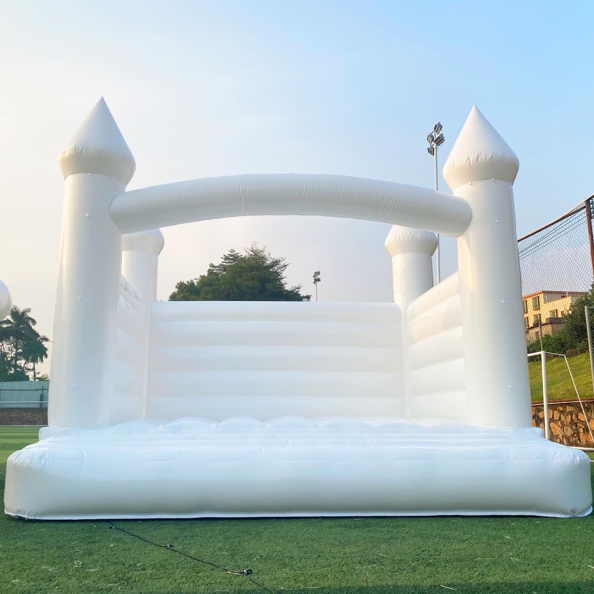 White Bounce House 13ft x 13 ft | All ages