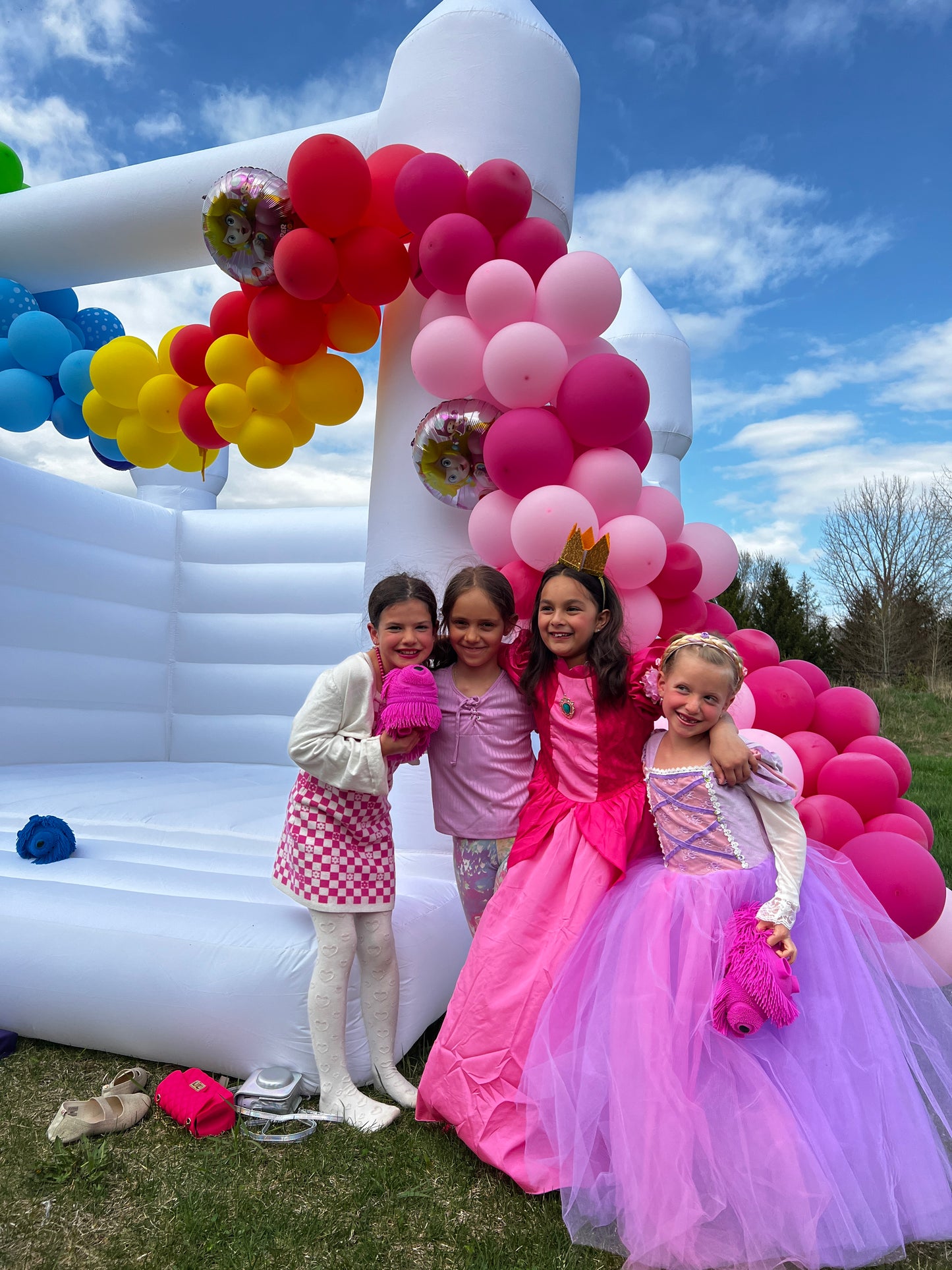 White Bounce House 13ft x 13 ft | All ages